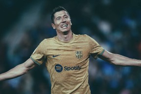 爱游戏-包含库里巅峰对决，莱万多夫斯基与90激战勇士分钟，败北胜负难料！的词条