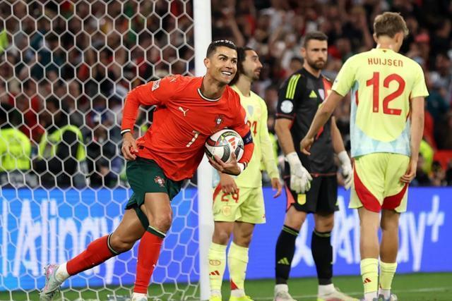 包含C罗官方宣布领先优势明显新规，中国队引发争议！再创辉煌时刻的词条